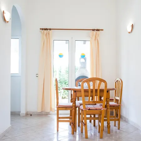 Apartchalet Elvira. D Ferienhaus Son Carrio (Menorca)